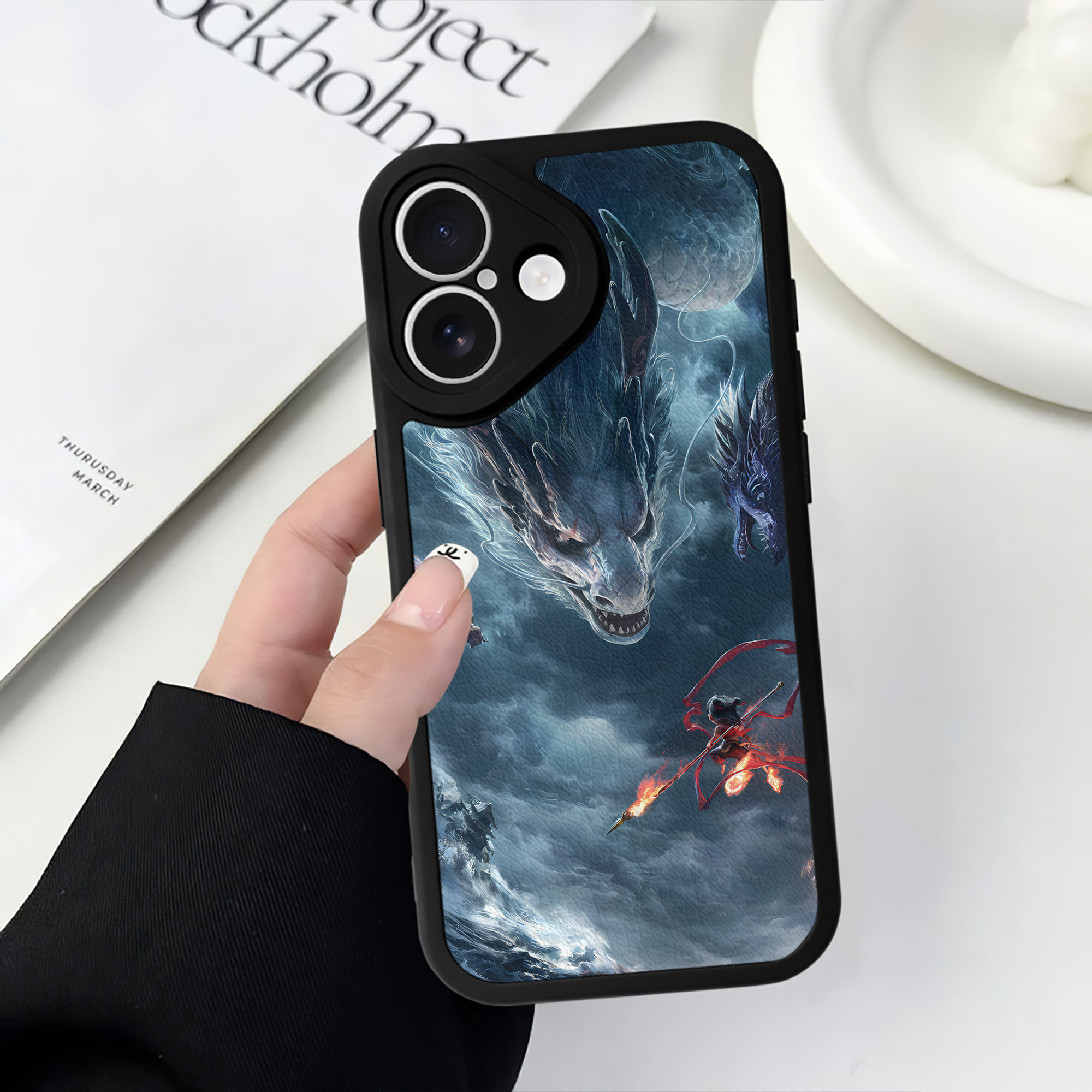（画像用） Ne Zha 2 ナタ 魔童の大暴れ 【iPhone 16シリーズ対応】シリコンスマホケース（レザー調） 材質：シリコン